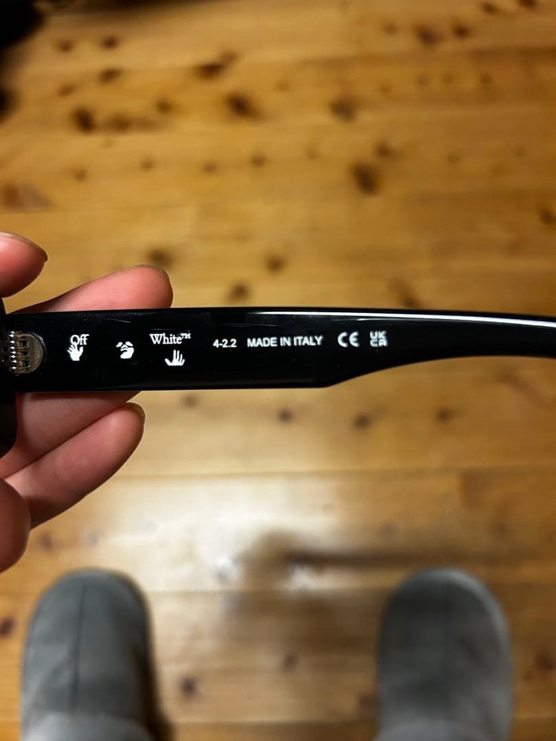 Off-White™ ブラックサングラス 422