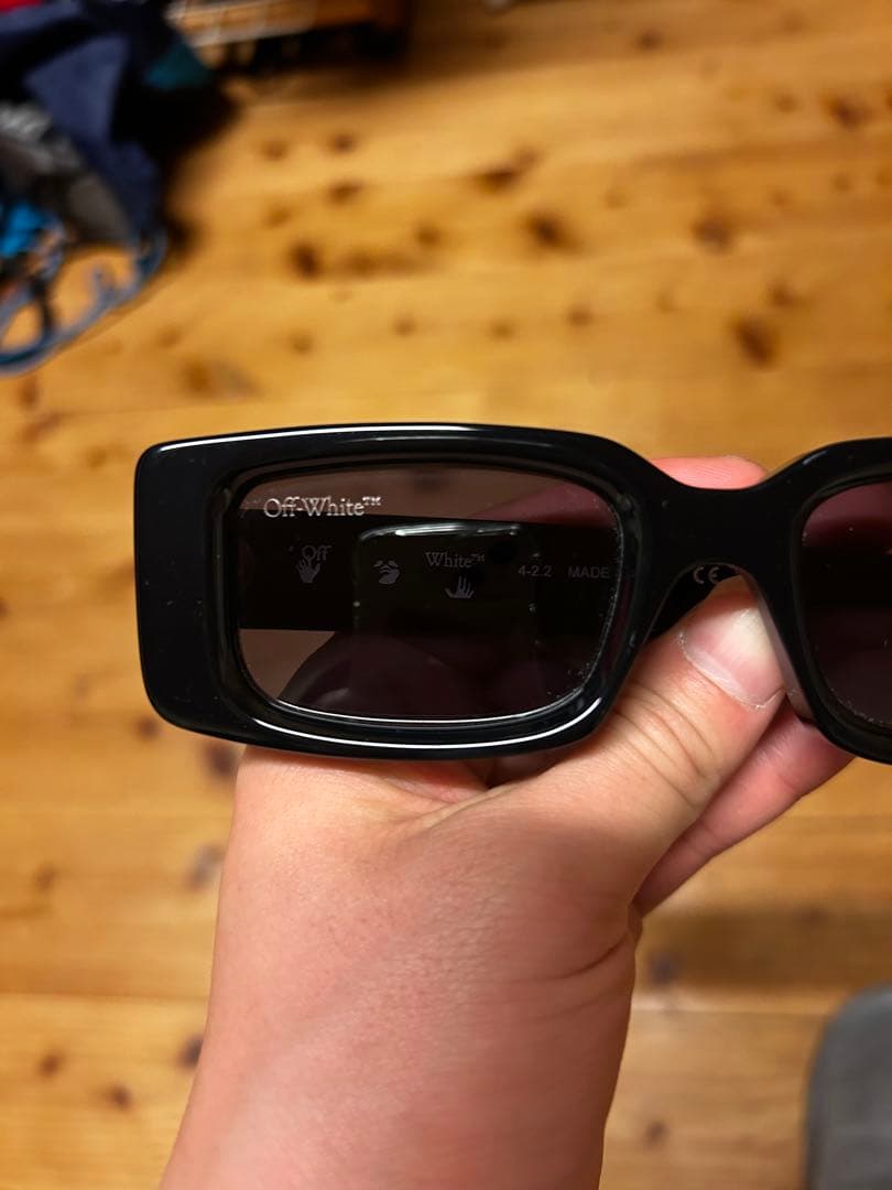 Off-White™ ブラックサングラス 422