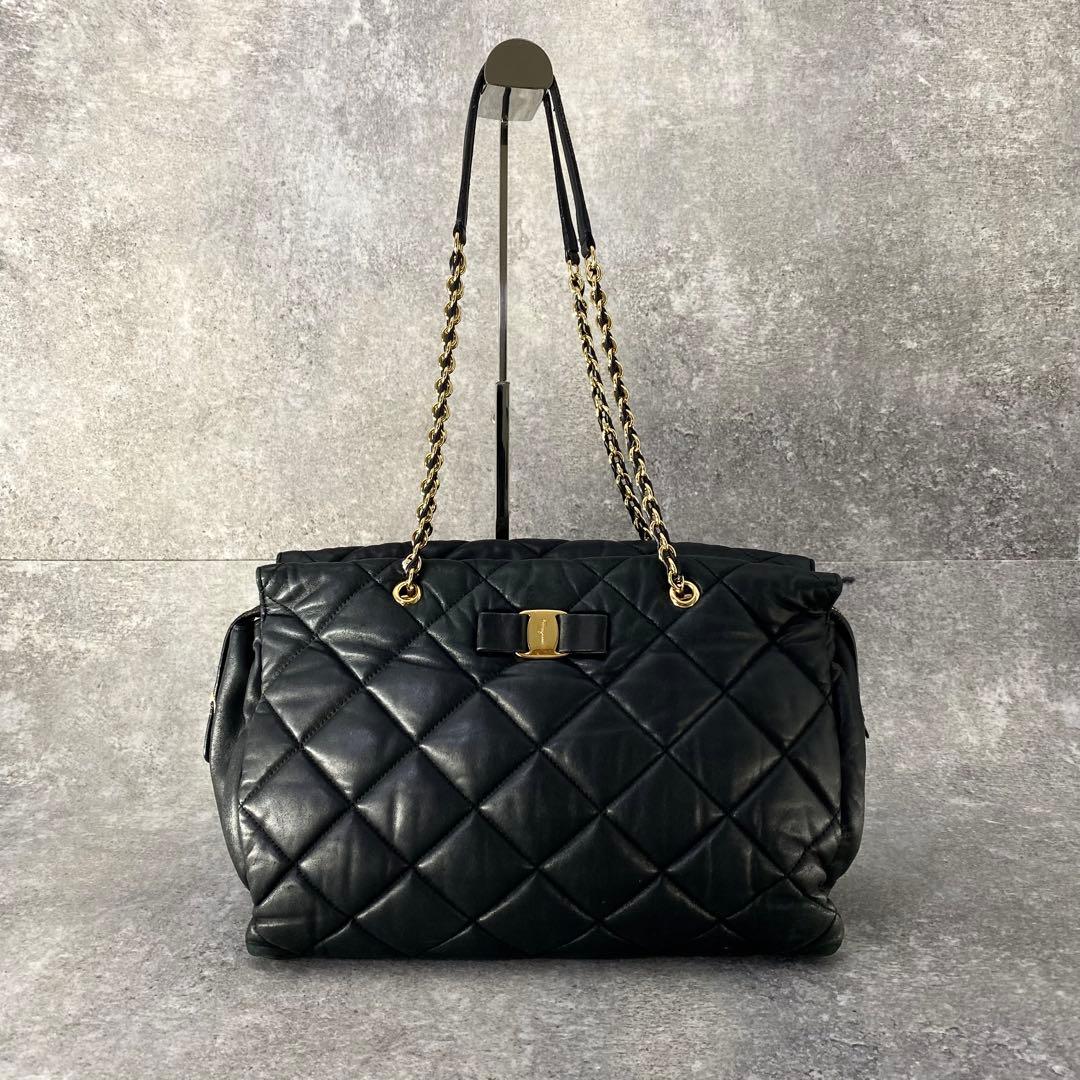 フェラガモ キルティングレザー 黒 チェーンショルダーバッグ マトラッセ ヴァラ