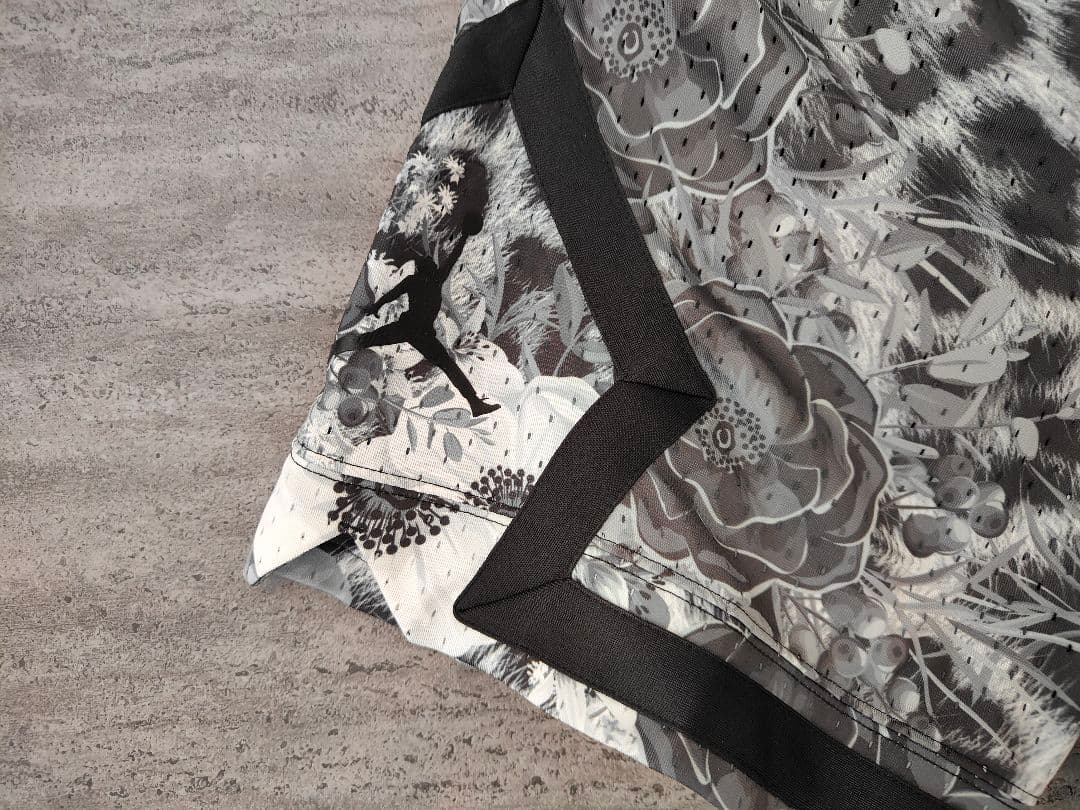 Sサイズ 新品 未使用 タグ付き 廃番 ナイキ　ジョーダン ショーツ 豹 花柄