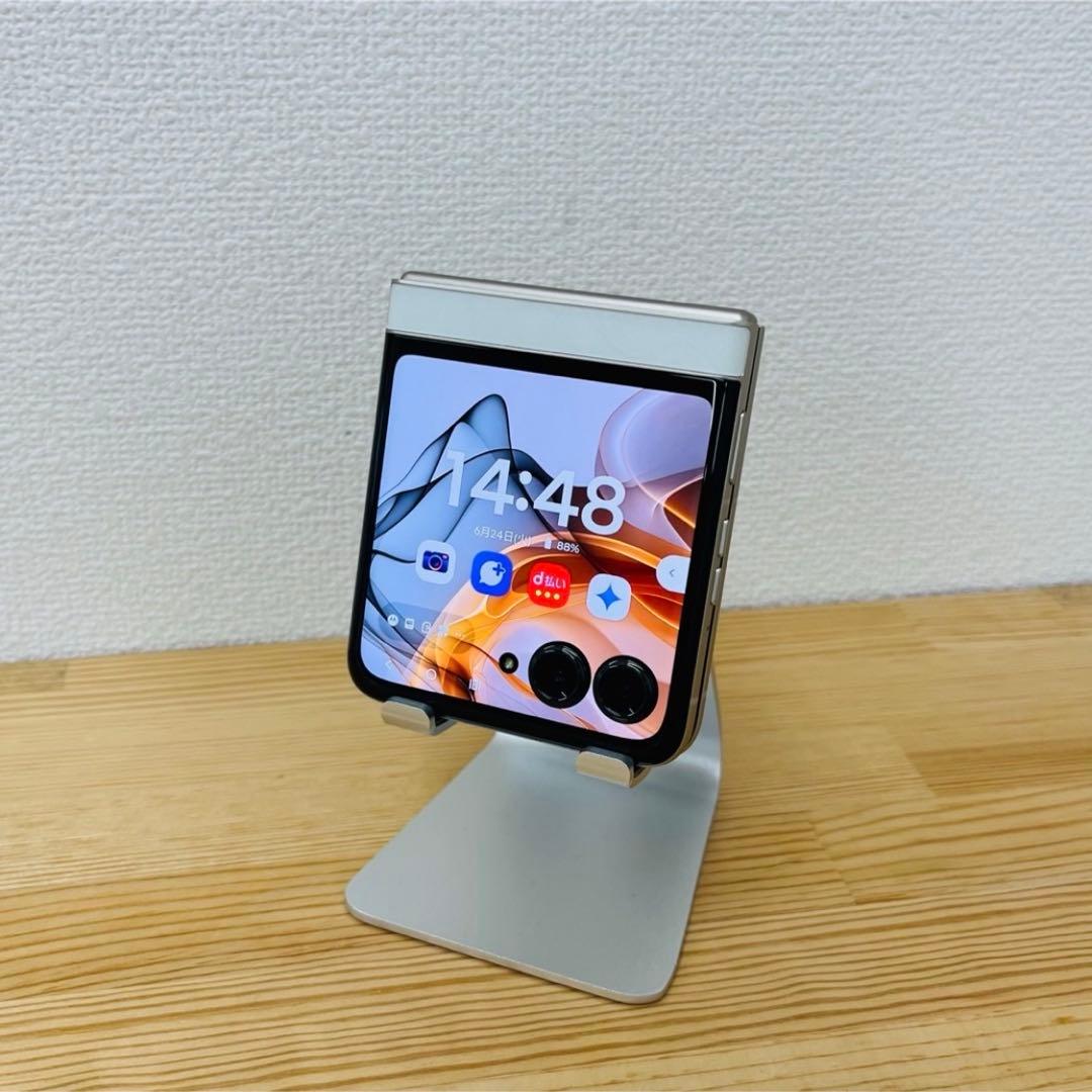 S 100% motorola razr 50d M-51E 256 GB 本体