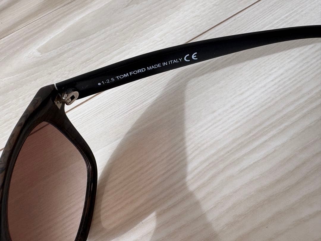 TOM FORDサングラス　ブラウン