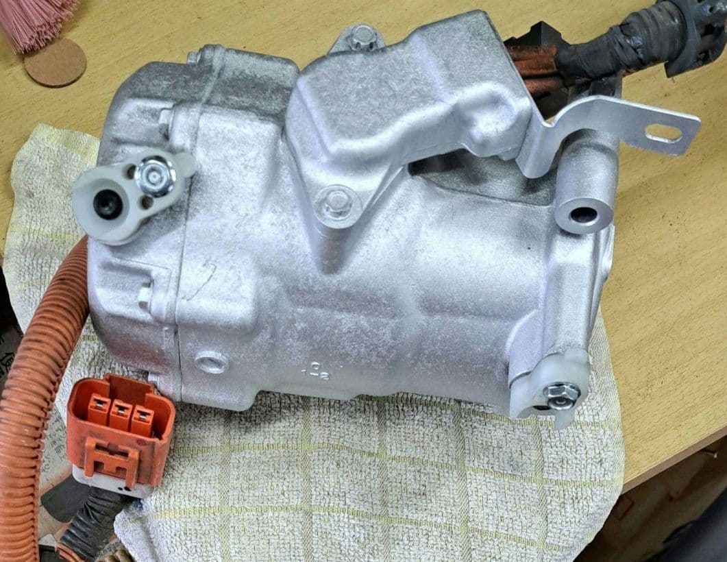 NHW20　プリウス　エアコンコンプレッサ　電動