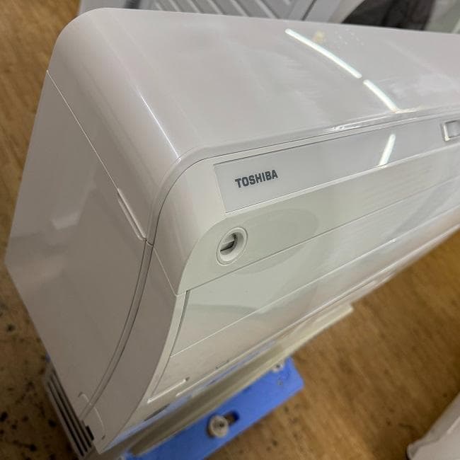 美品【 TOSHIBA 】東芝 おもに6畳用 ルームエアコン RAS-H221R