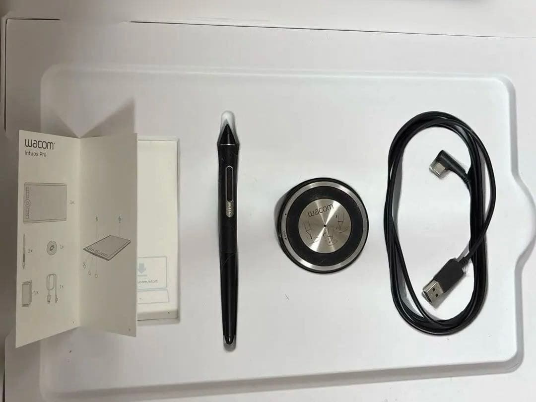 Wacom Intuos Pro Mプロフェッショナルペンタブレット　本体