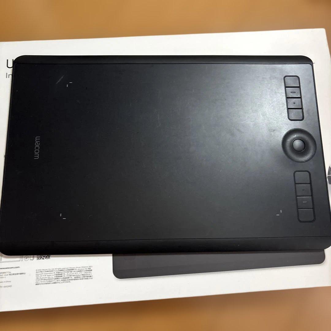 Wacom Intuos Pro Mプロフェッショナルペンタブレット　本体