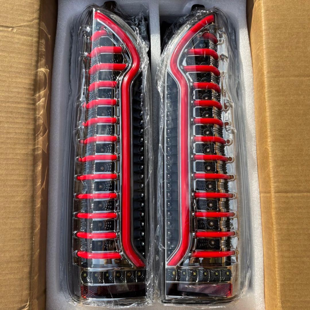 200系ハイエース テールランプ 流れるウインカー クリアレッド【希少品】