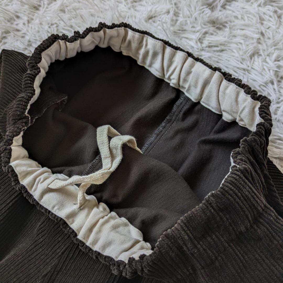 HUIS./遠州織物　シャトルコーデュロイバルーンパンツ（太畝　カーキブラウン）