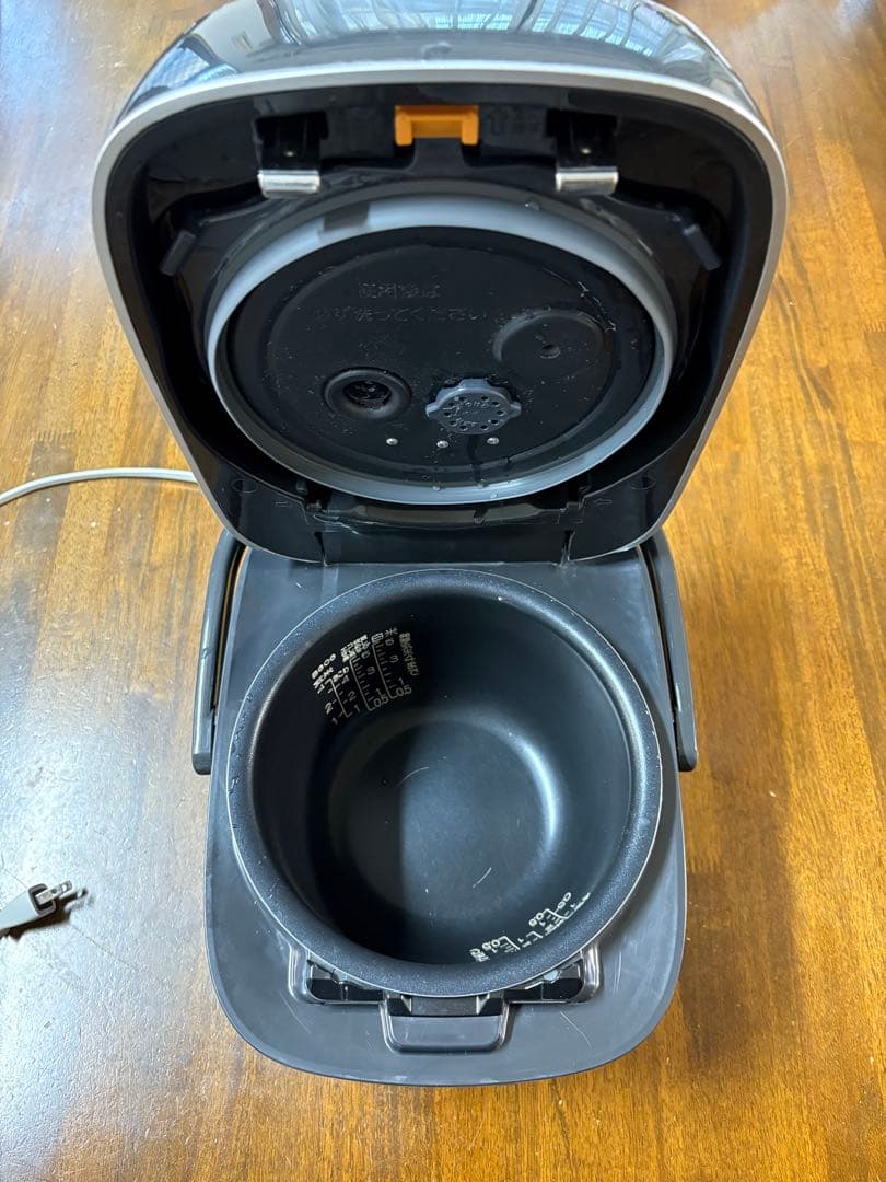 象印　炊飯器 NW-JE10 メーカー修理直後　状態良　5.5合炊き　値引可です