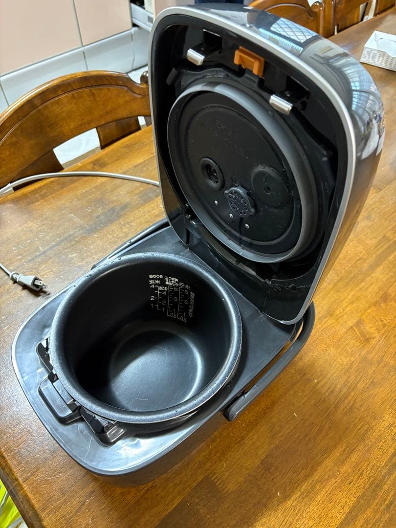 象印　炊飯器 NW-JE10 メーカー修理直後　状態良　5.5合炊き　値引可です