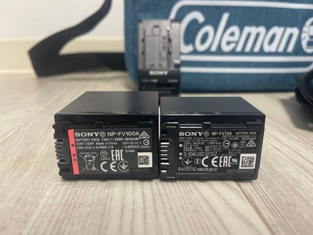 SONY FDR-AX45本体 三脚　Colemanバッグ