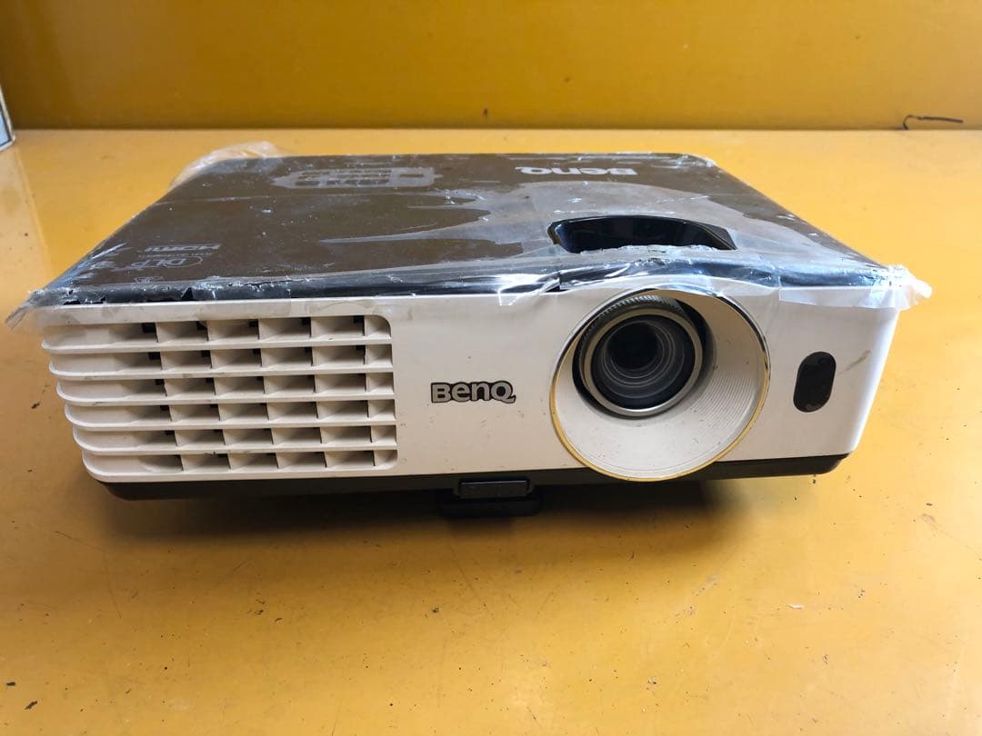 BENQ プロジェクター 本体 DLP技術搭載 TH68I 動作品