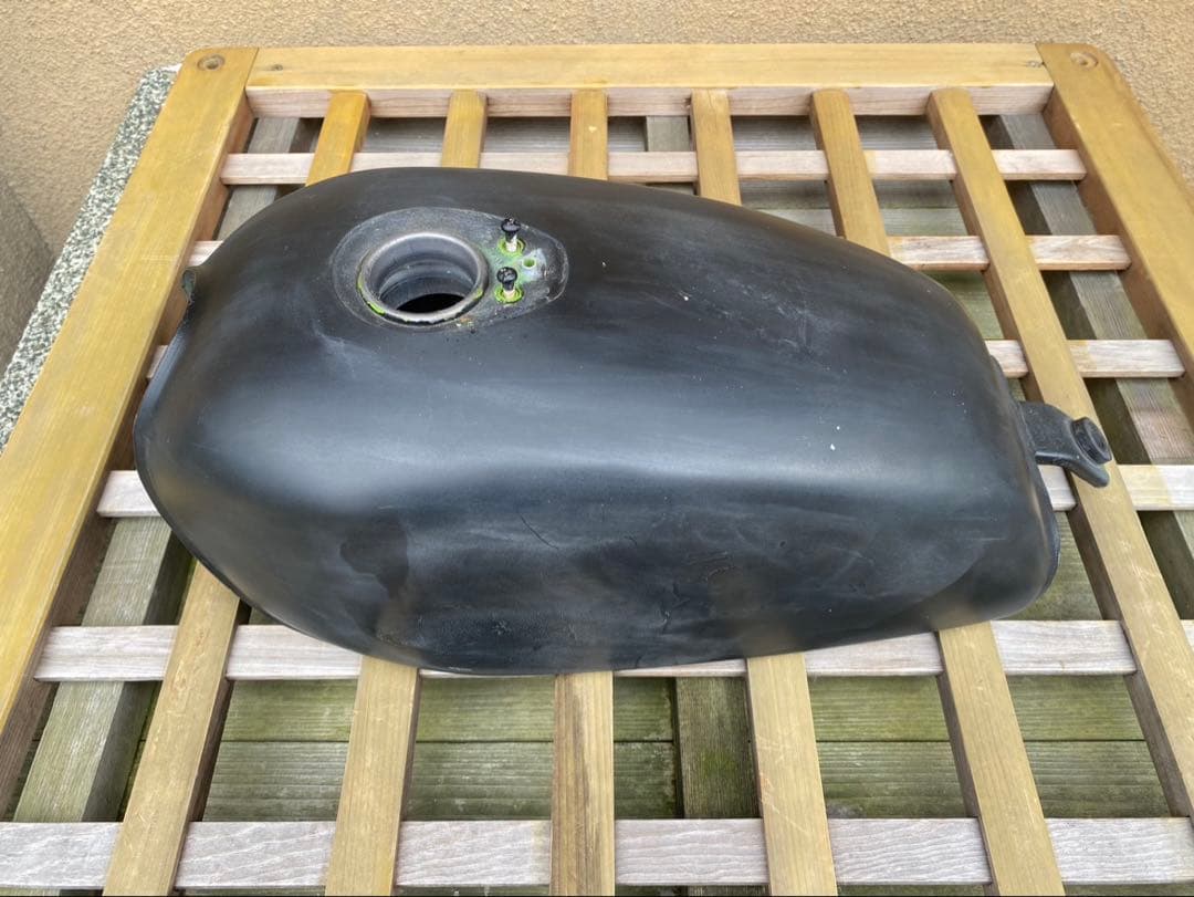 [品名] カワサキ250tr 純正タンク(キャブ車用)