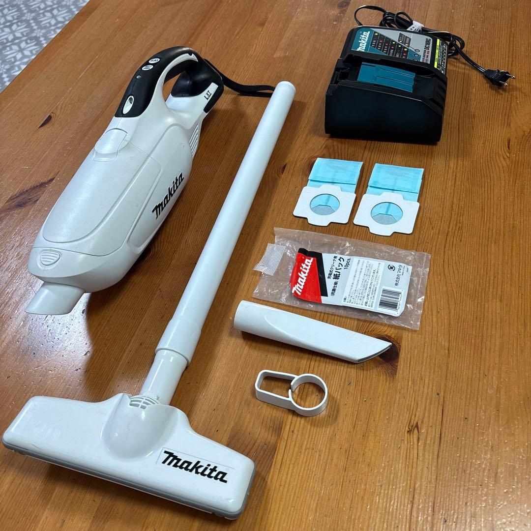 マキタ Makita スティッククリーナー CL182FD 本体.充電器付き