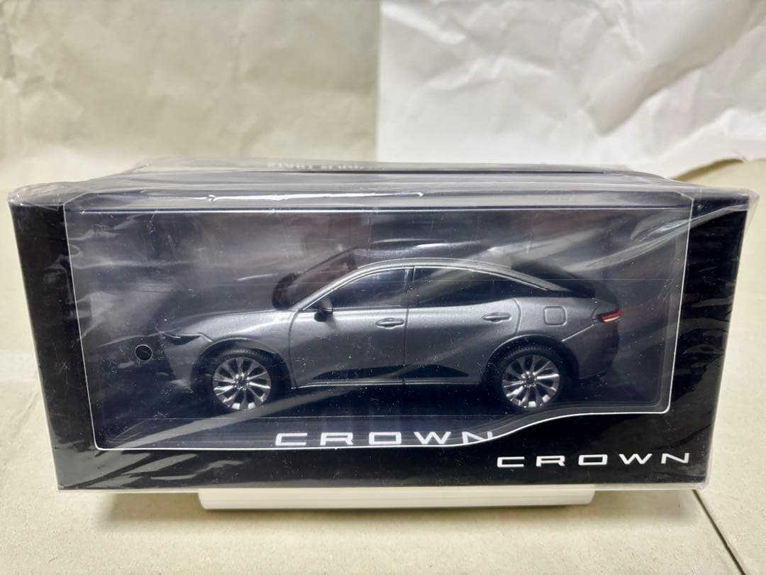 クラウンクロスオーバー　ミニカー　プレシャスメタル　ケース付き未開封