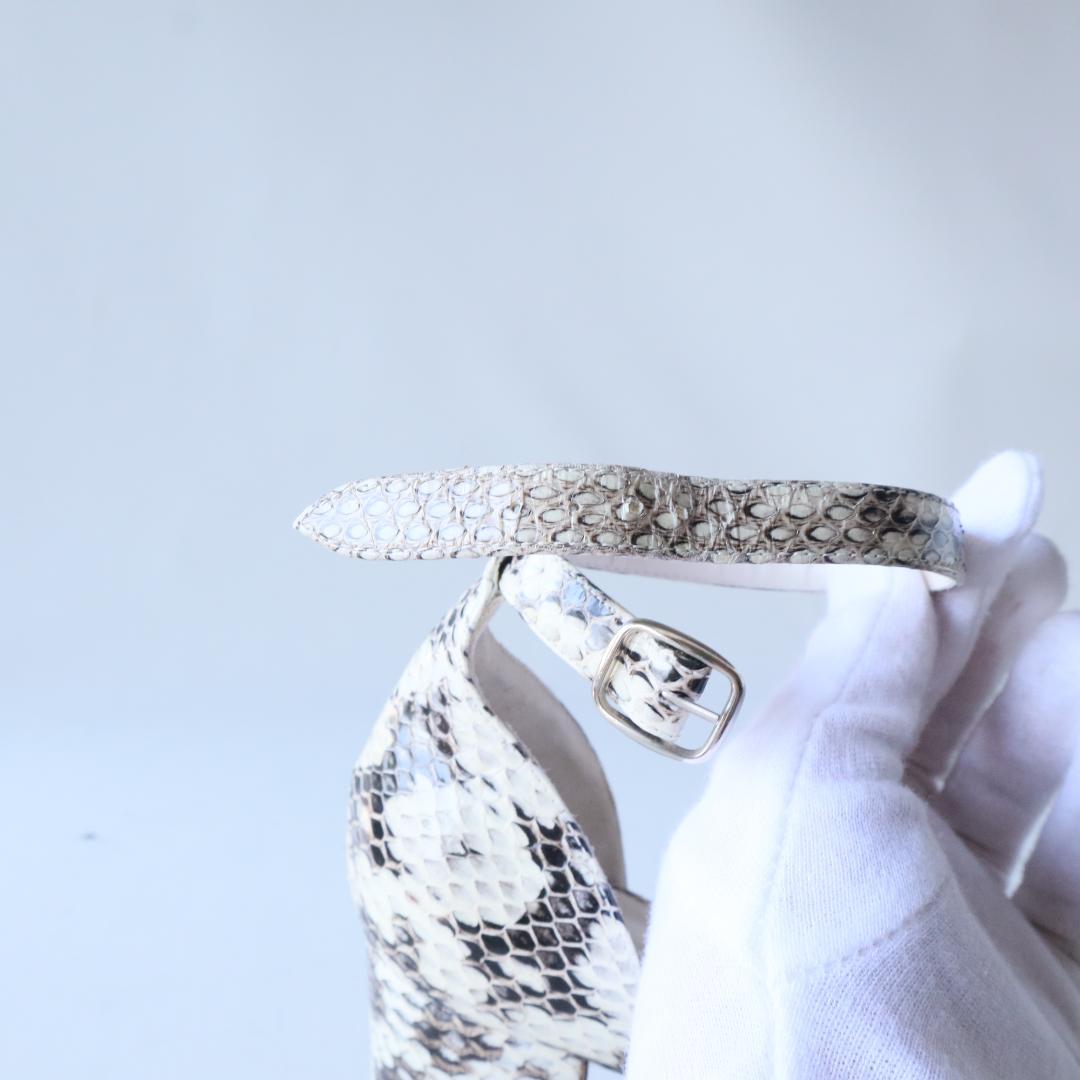 未使用マノロブラニク　7cmヒールサンダル 37 24cm パイソンレザー