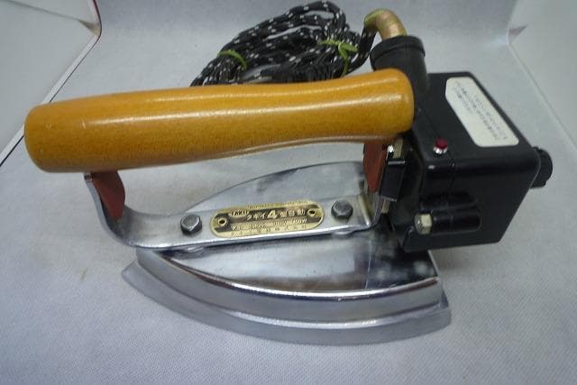 美品　タキイ　4型自動アイロン 洋裁学校予備品　和裁　洋裁　業務用アイロン