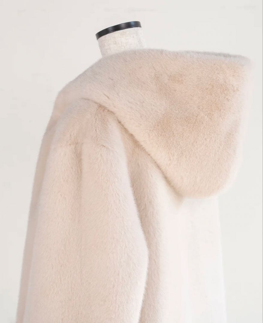 新品★CARLAカーラ　Eco fur hood coat / beige