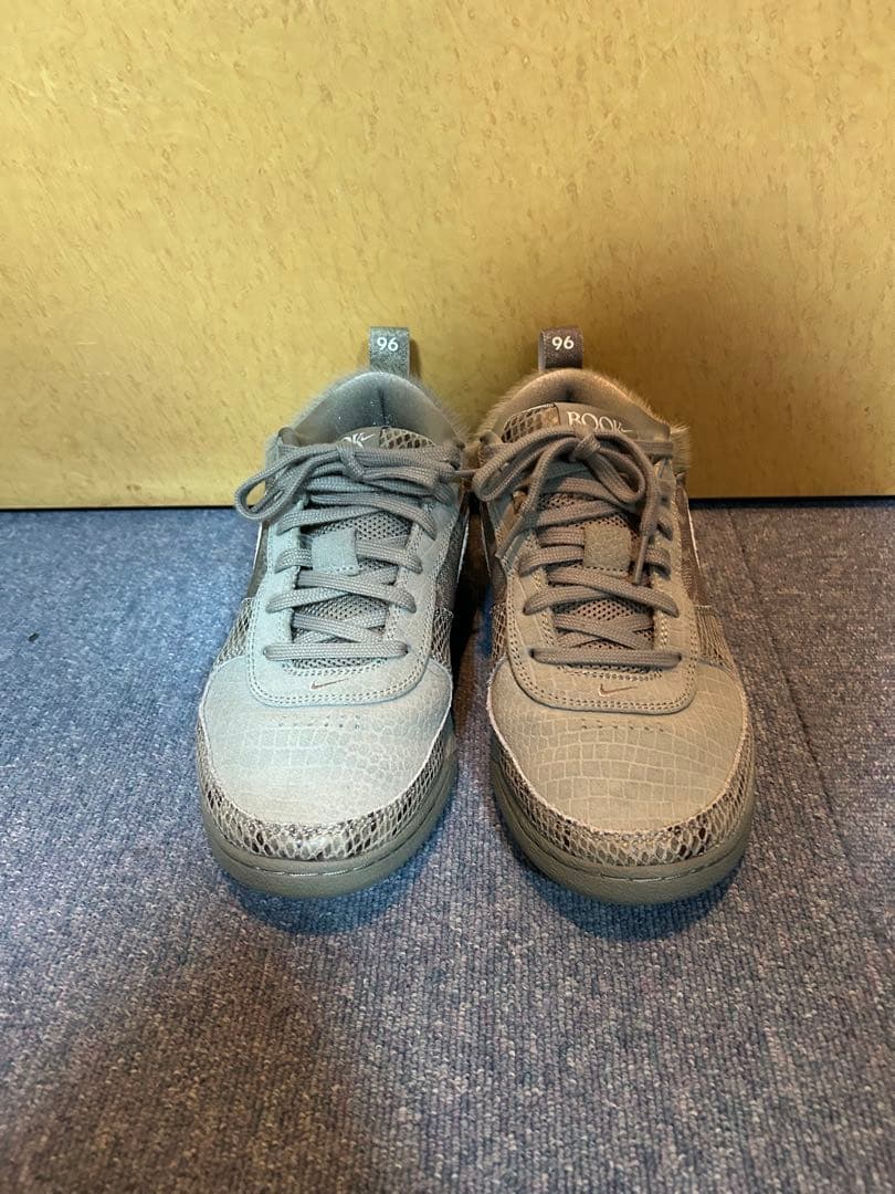 NIKE バスケットボールシューズ　BOOK1