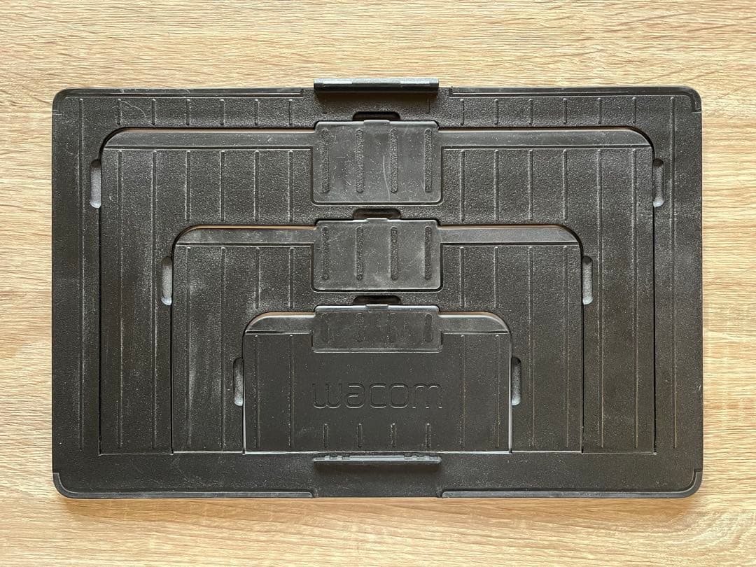 液タブ・ペンタブ Wacom Cintiq 13HD