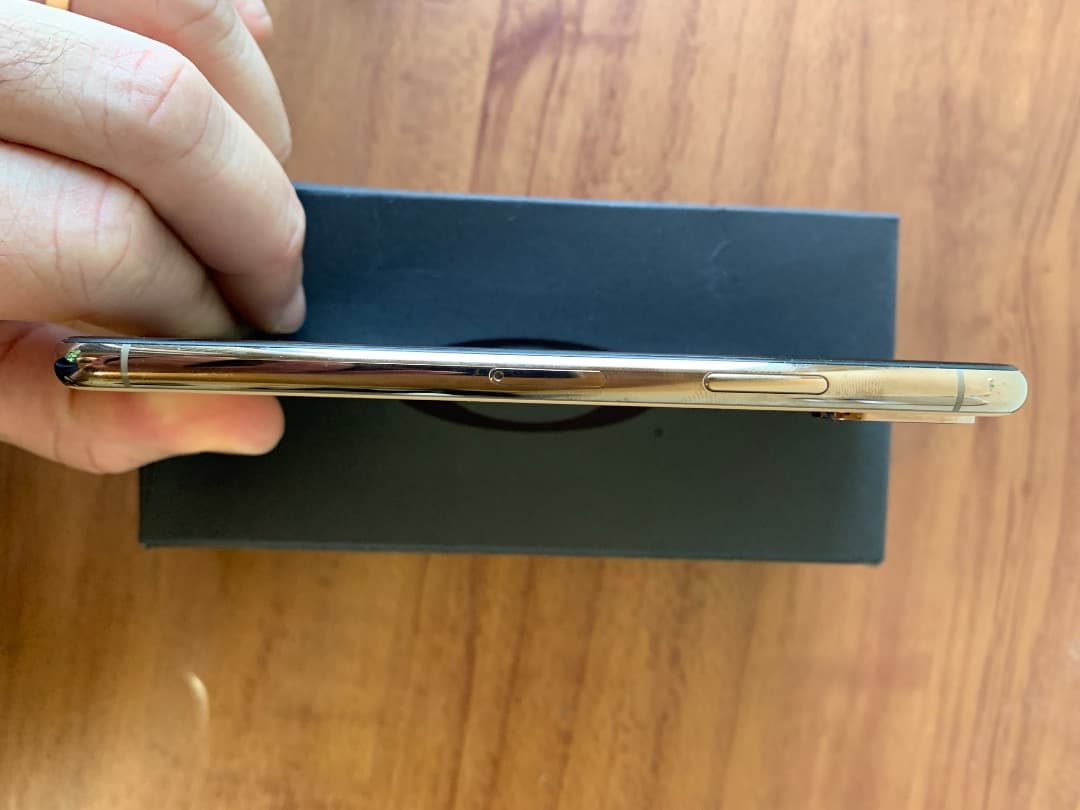 か*ん様 iPhoneXS 512GB 中古 docomo ゴールド スマホ