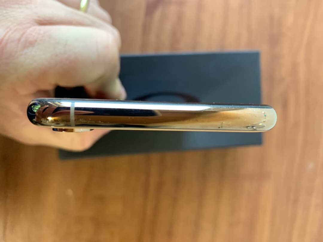 か*ん様 iPhoneXS 512GB 中古 docomo ゴールド スマホ