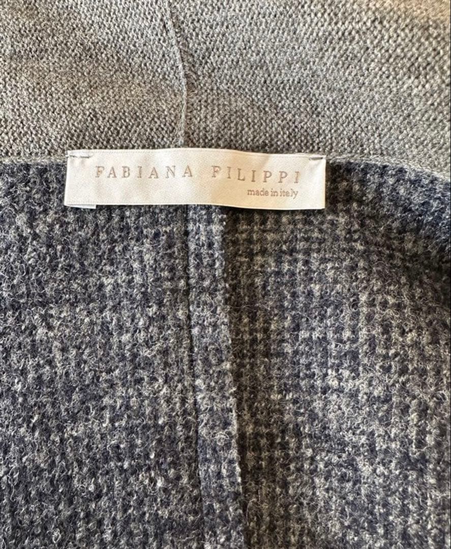 ファビアナフィリッピ　エレガントなレザーバックル付き