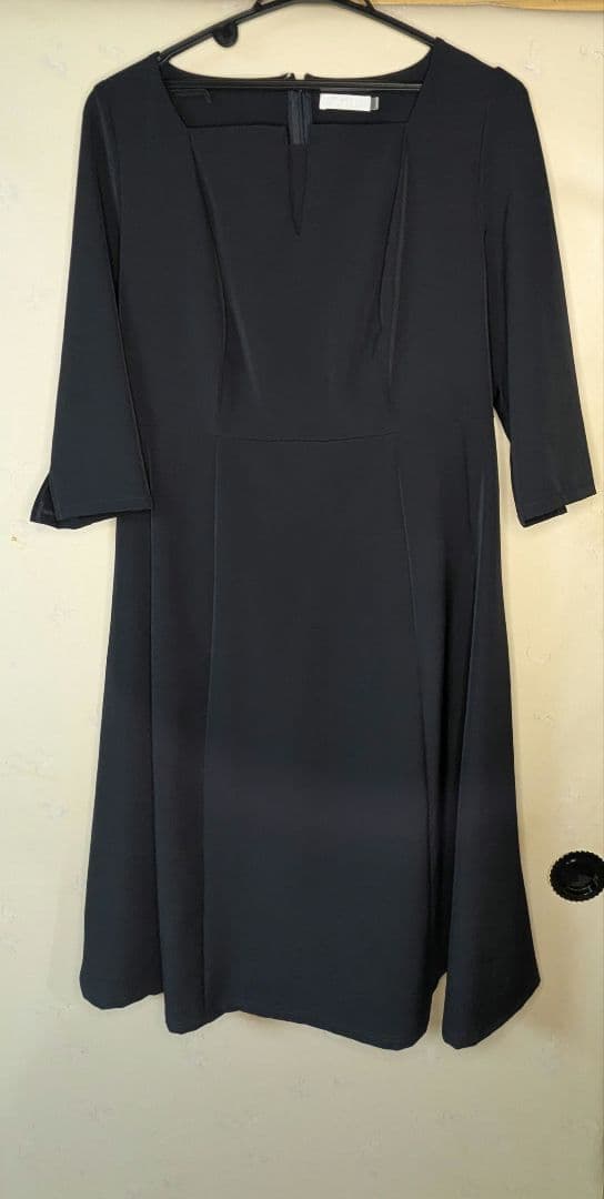 overE オーバーイー 7分袖スクエアネックフレアワンピース：ネイビー 102