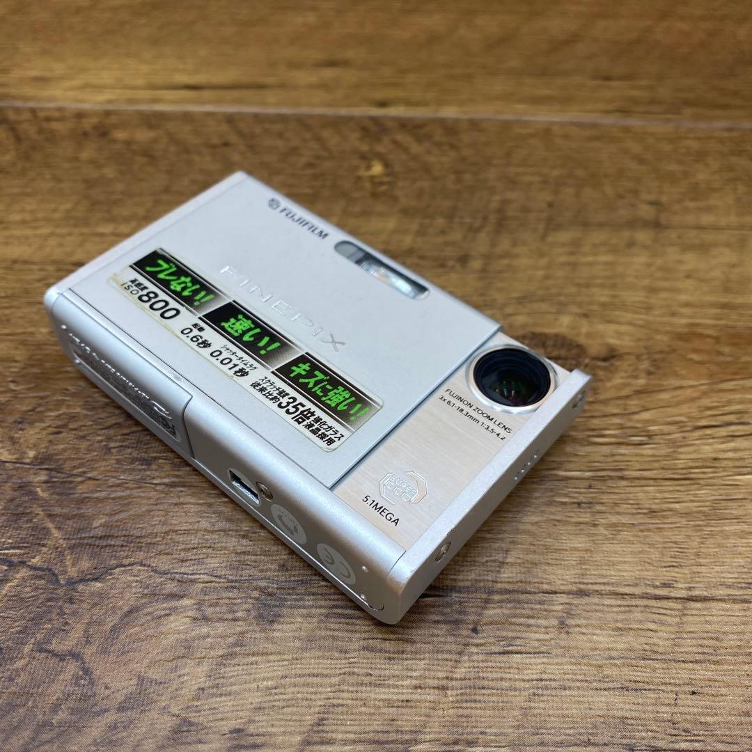 FUJIFILM 富士フィルム　　デジカメ　FINEPIX z1 y-51