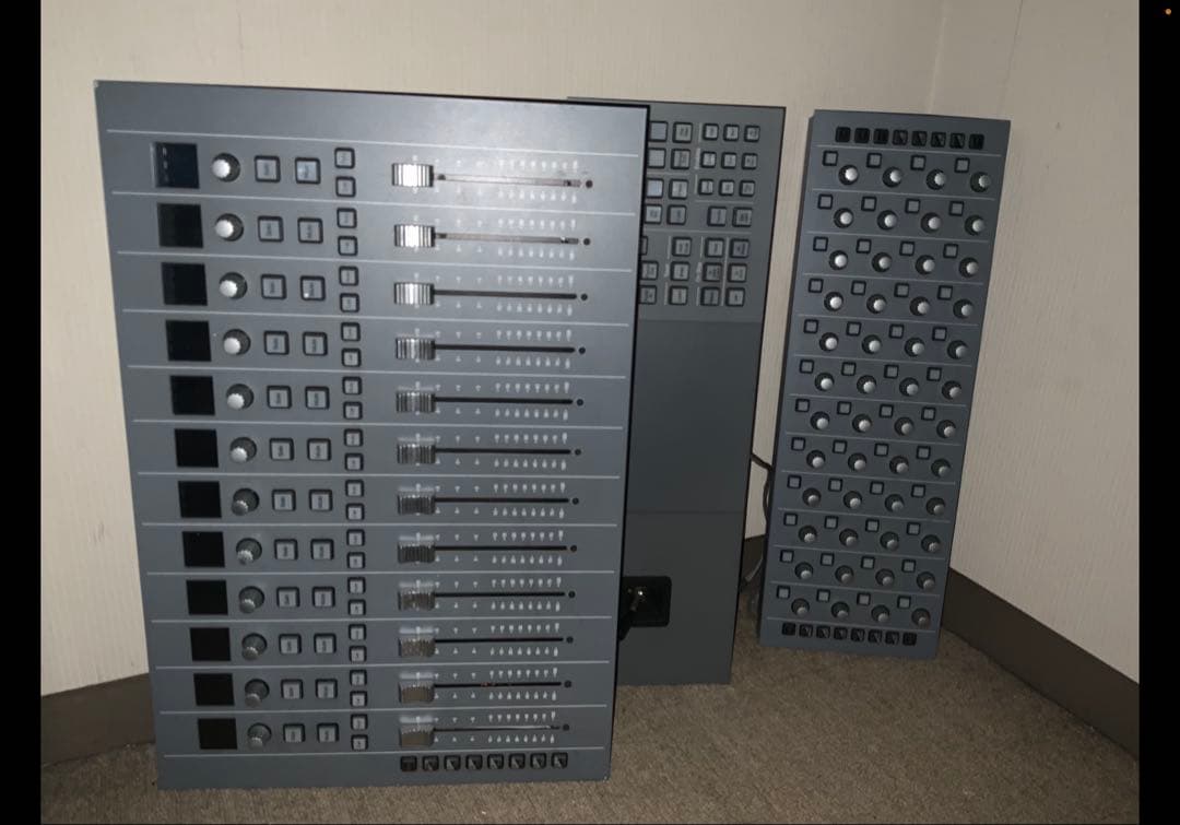 定価20万↑ FairlightEVO Blackmagic Design