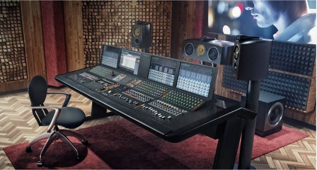 定価20万↑ FairlightEVO Blackmagic Design