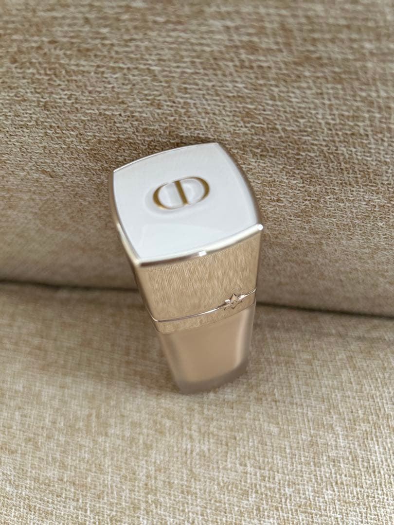 Dior プレステージ ルプロテクター UVルミエール00 30ml