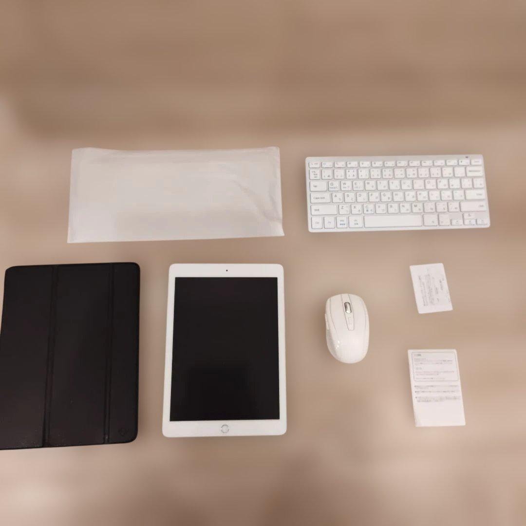 Apple iPad シルバー 本体 + キーボード・マウス・カバー