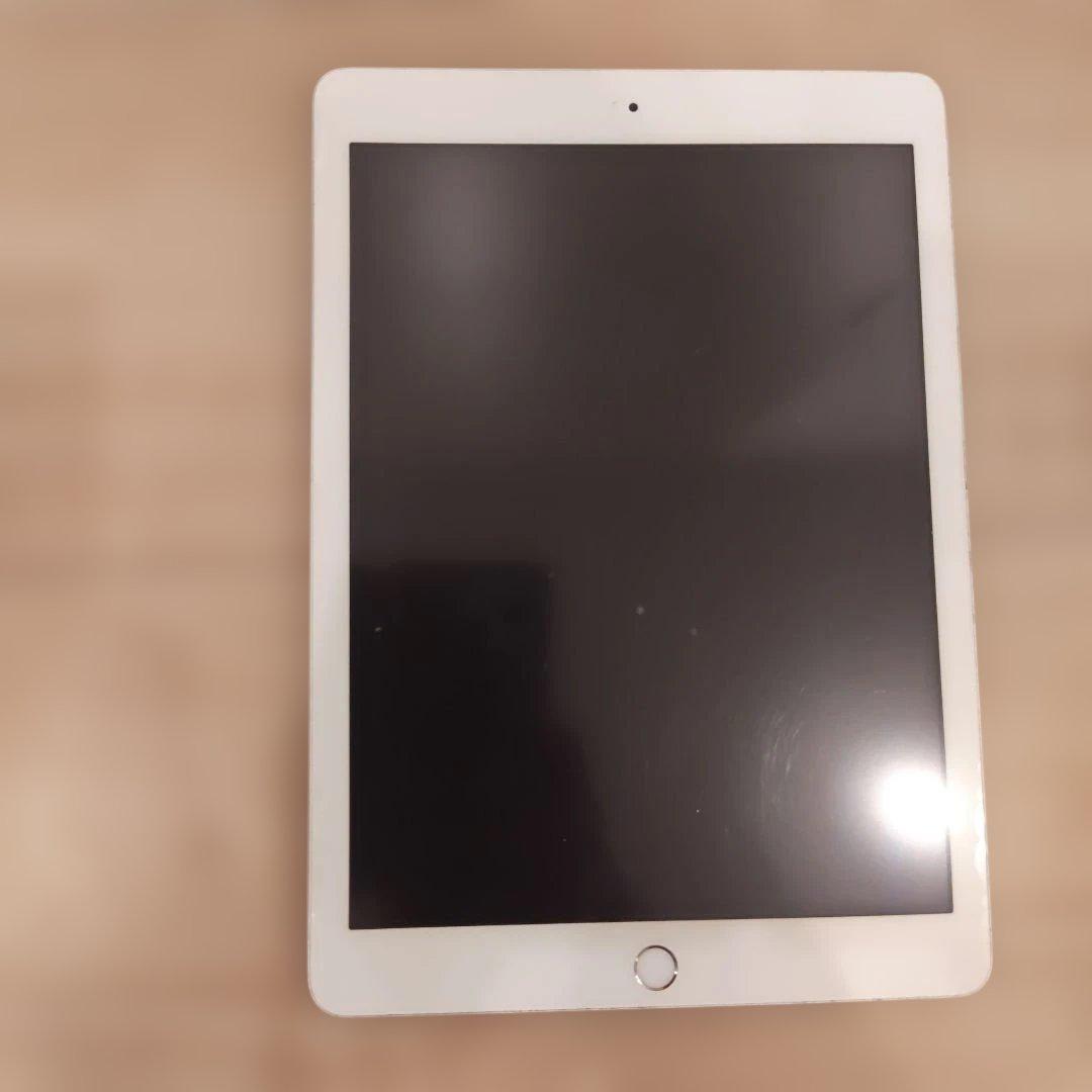 Apple iPad シルバー 本体 + キーボード・マウス・カバー