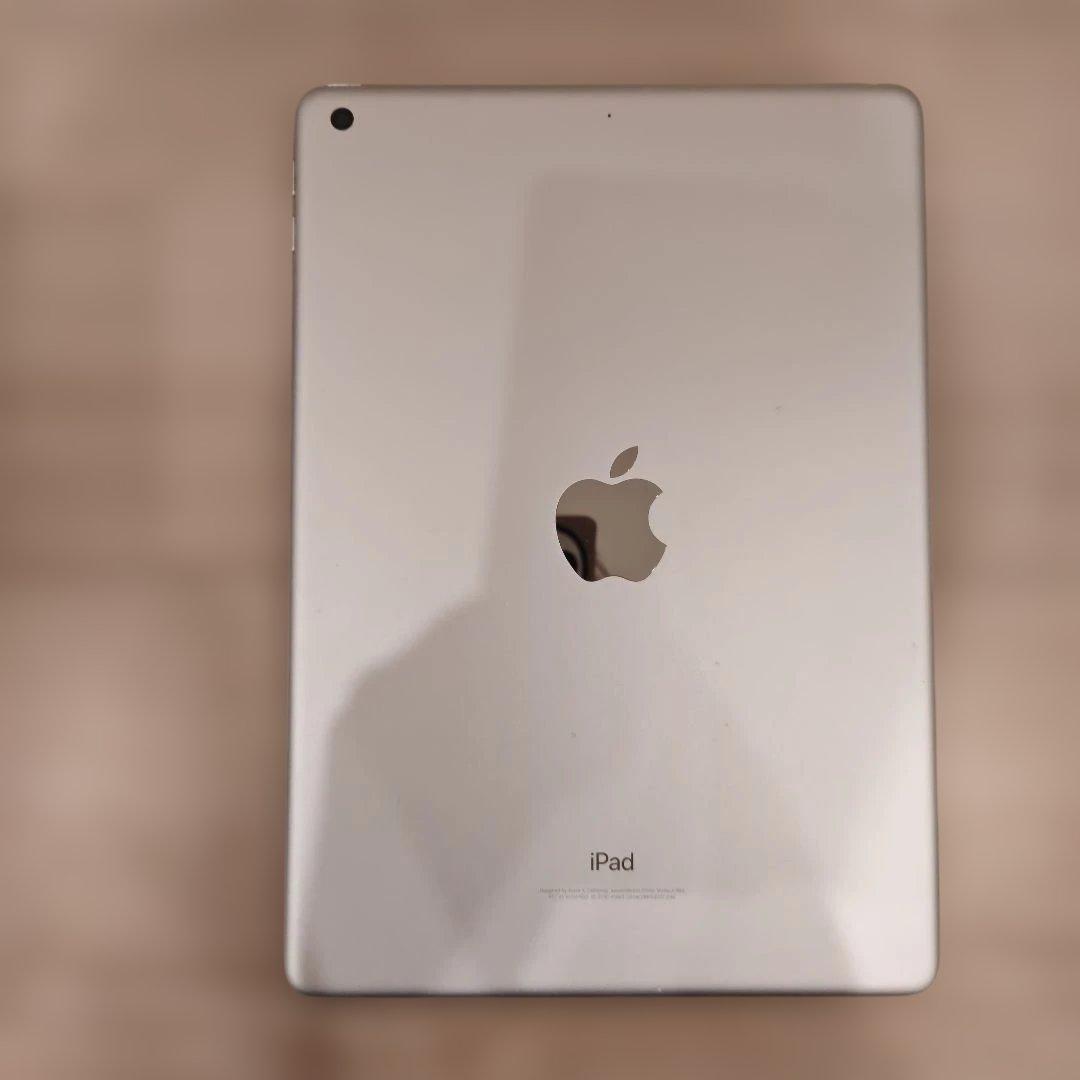 Apple iPad シルバー 本体 + キーボード・マウス・カバー