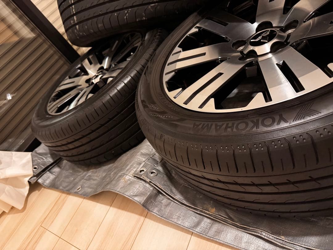デリカd5 純正18インチ ヨコハマタイヤ　バリ溝。引き取り希望！