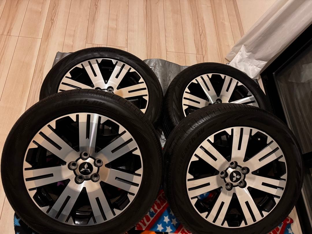 デリカd5 純正18インチ ヨコハマタイヤ　バリ溝。引き取り希望！