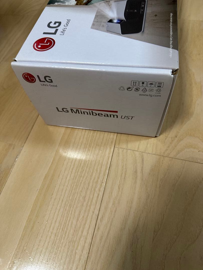 LG プロジェクター　超短焦点　PH450UG