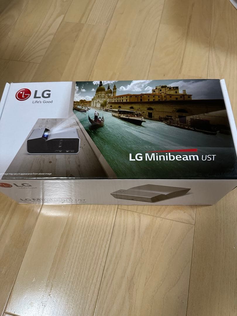 LG プロジェクター　超短焦点　PH450UG