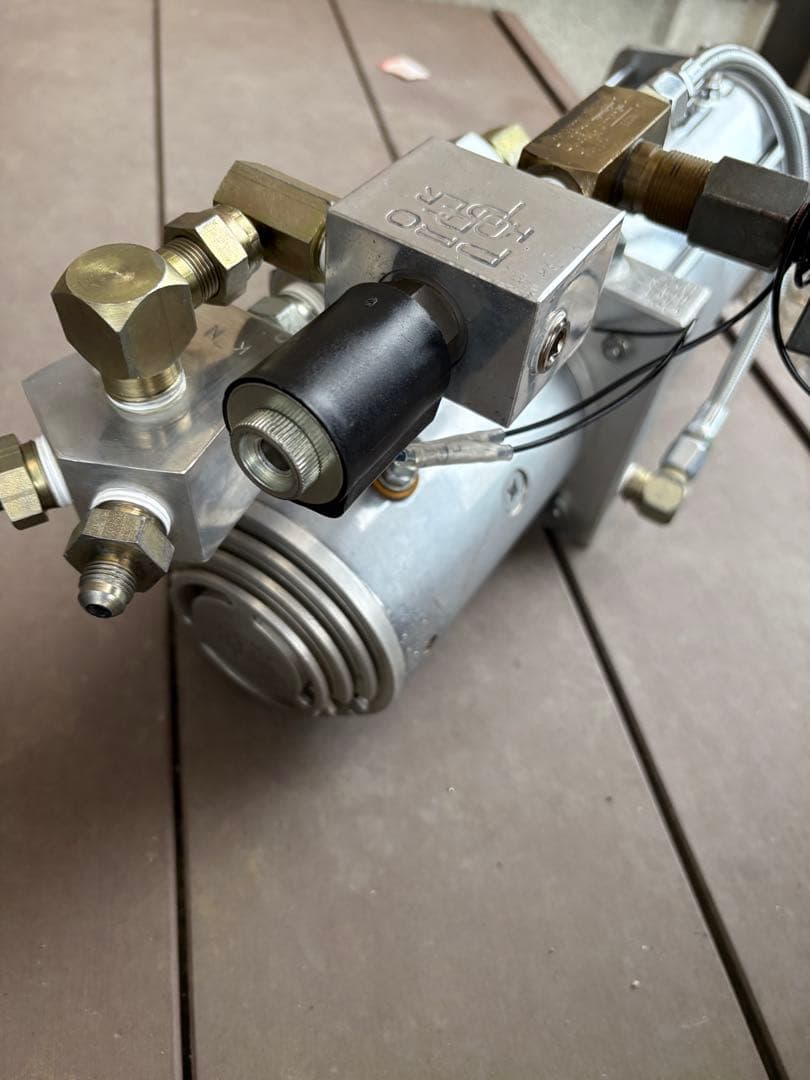 ハイドロ　ポンプ　ローライダー　キャデラック　インパラ　タウンカー　マルゾッキ