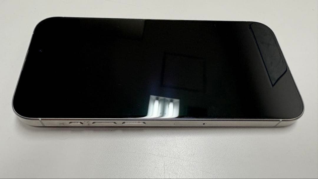 Apple iPhone 15 Pro 本体 ホワイトチタニウム