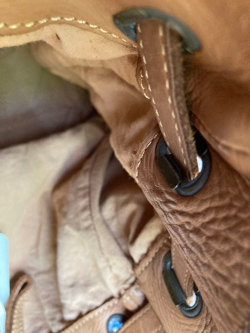 ジェニュインレザーバック