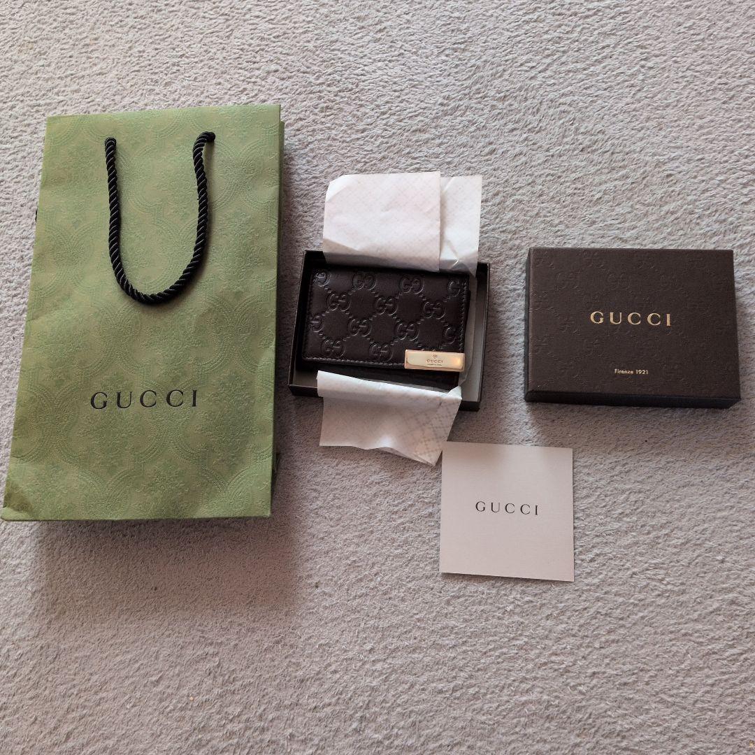 GUCCI ブラックレザー名刺入れ GGパターン