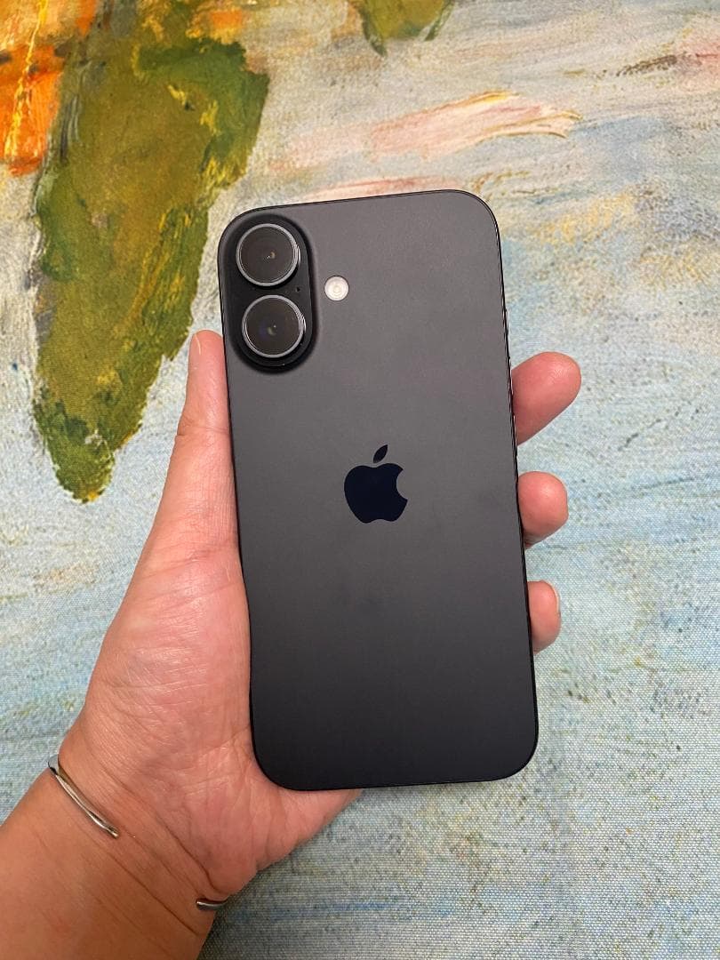 美品 iPhone 16 128G ブラック SIMフリー