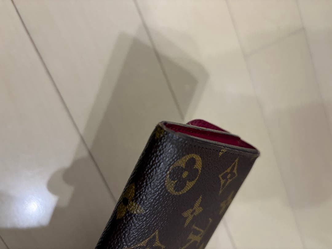 ルイ・ヴィトン　ポルトフォイユ エミリー 長財布 二つ折り財布 M60136