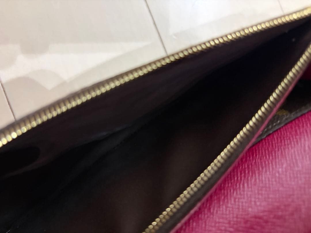 ルイ・ヴィトン　ポルトフォイユ エミリー 長財布 二つ折り財布 M60136