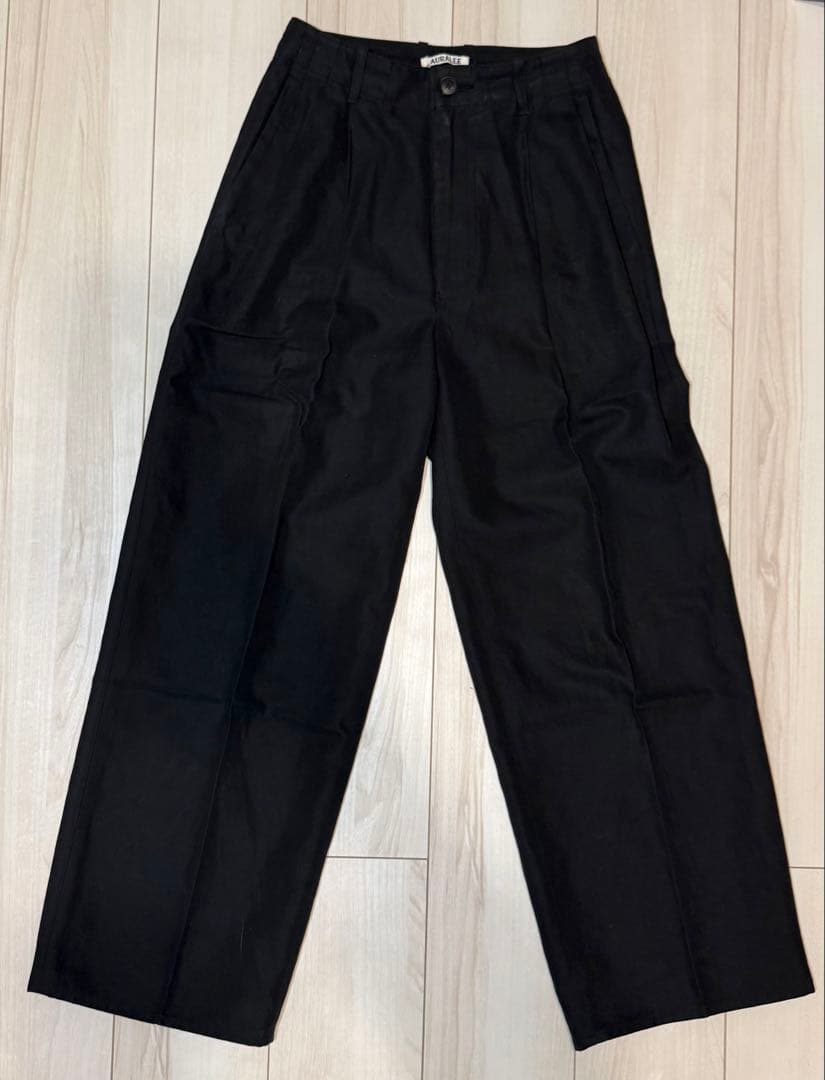 AURALEE リネンチノパンツ