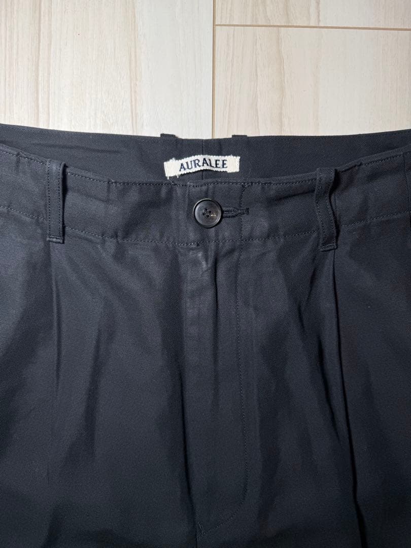 AURALEE リネンチノパンツ