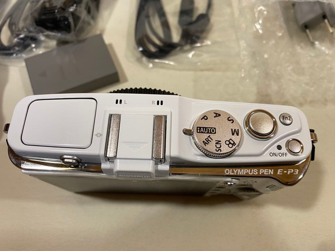 OLYMPUS PEN E-P3 ホワイト　美品