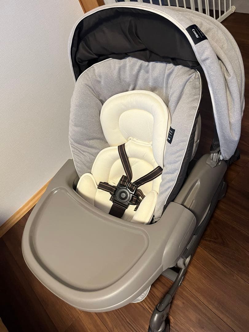 電動　コンビ ホワイトレーベル ネムリラ AUTO SWING BEDi